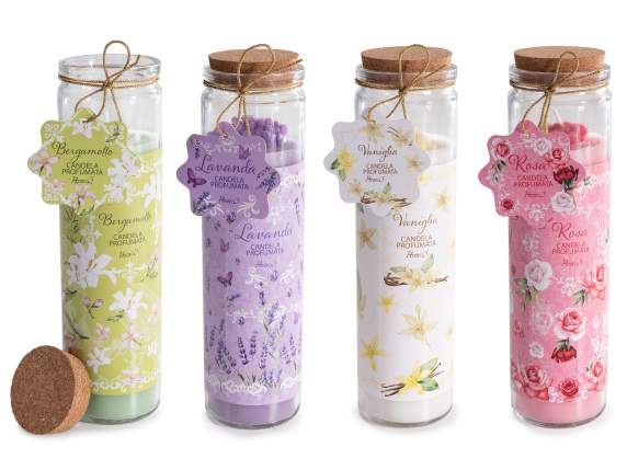 Bougie parfumée avec fleur en relief dans un pot en verre
