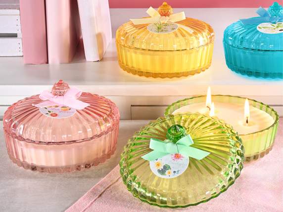 Bougie parfumée dans un pot en verre coloré avec couvercle