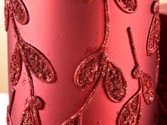 Grande bougie rouge avec décorations en relief en paquet