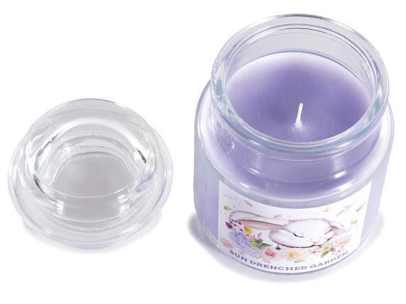 Bougie parfumée dans un pot en verre avec lapins et bouchon