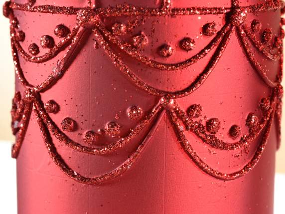Bougie rouge moyenne avec décorations en relief en paquet