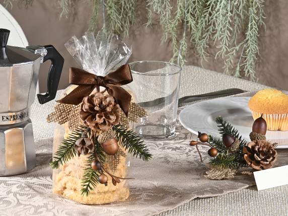 Bouquet de glands, pommes de pin artificielles et feuilles