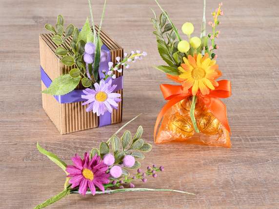 Bouquet de marguerites et baies artificielles