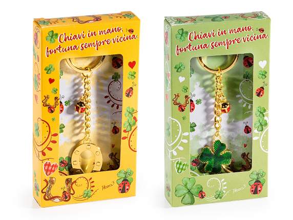 Breloc metalic cu decorațiune cu talisman norocos