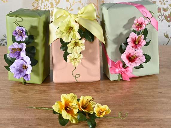 Buchet de flori mici colorate din material textil