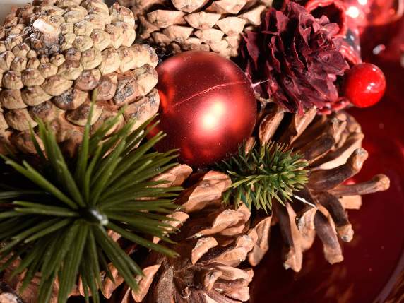 Centerpiece w-pine cones, berries, balls w-candle holder