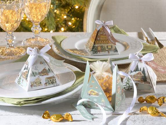 Boîte de Noël en papier en forme de pyramide avec ruban et é