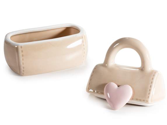 Boîte en porcelaine en forme de sac à main avec un cœur en r