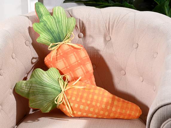 Coussin en tissu carotte avec noeud en raphia