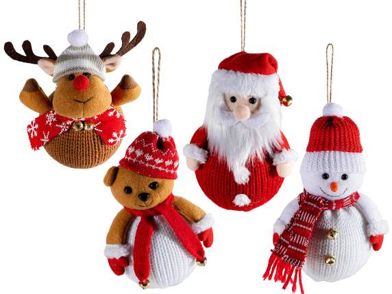Decoraiune de Craciun cu personaje din material textil
