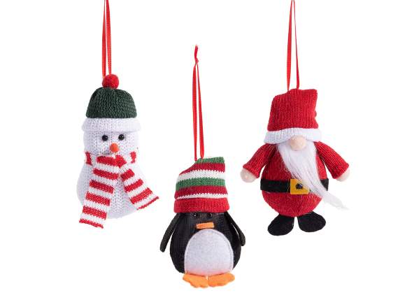 Personnage de Noël en tricot et tissu à suspendre