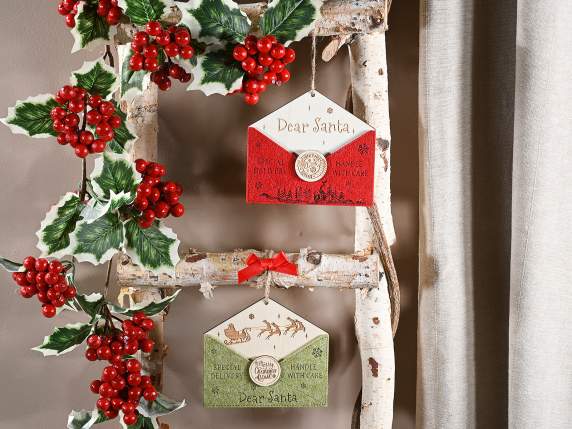 Enveloppe de Noël en bois et tissu avec décorations gravées