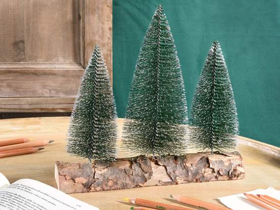 Rondin de bois avec 3 sapins artificiels enneigés