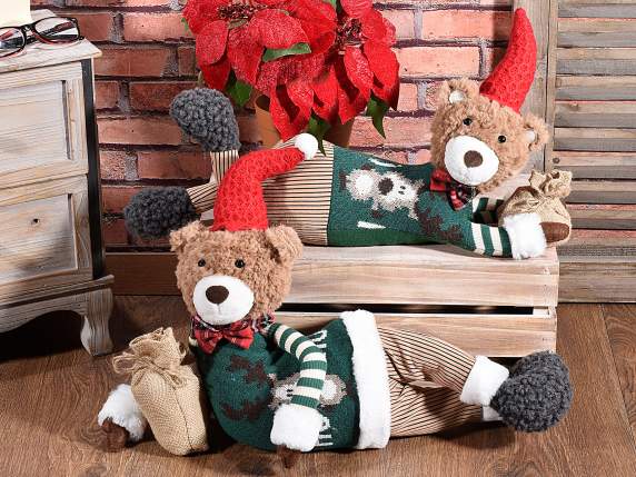 Tissu ours couché avec pull de Noël et sac en jute