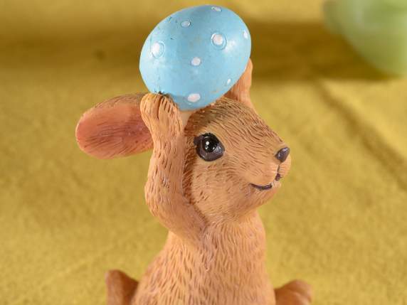 Lapin en résine avec oeuf coloré à poser
