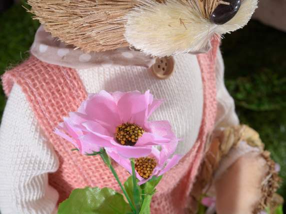 Grand lapin en fibres naturelles avec houe ou panier