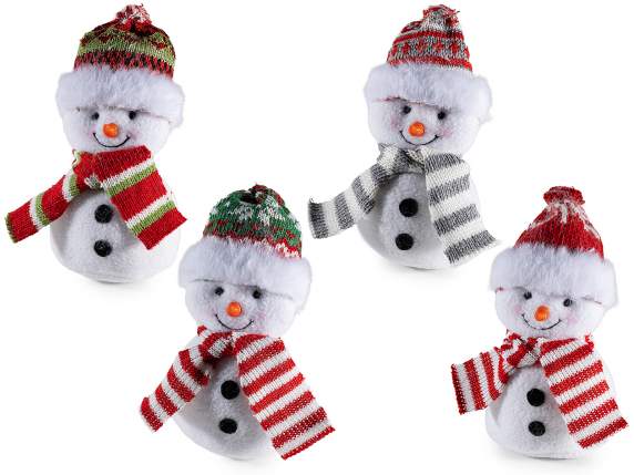 Bonhomme de neige en tissu doux avec écharpe et chapeau