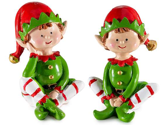Lutins de Noël assis en résine colorée avec des détails doré