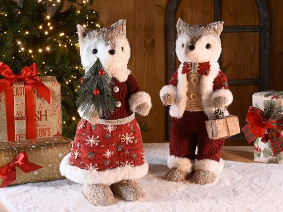 Renard en fibre naturelle avec vêtements et décorations de N