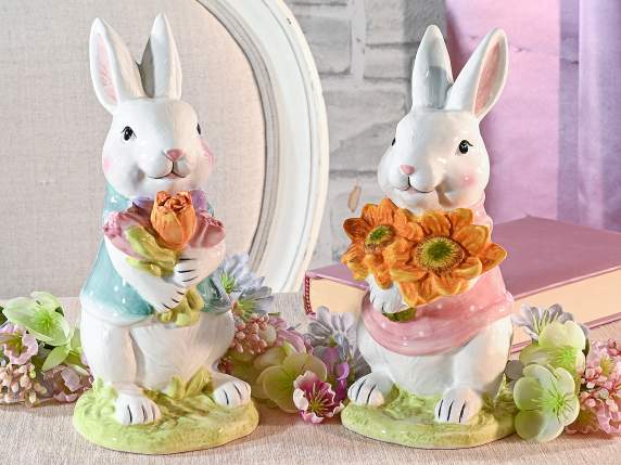 Iepuraș ceramic lucios cu buchet de flori
