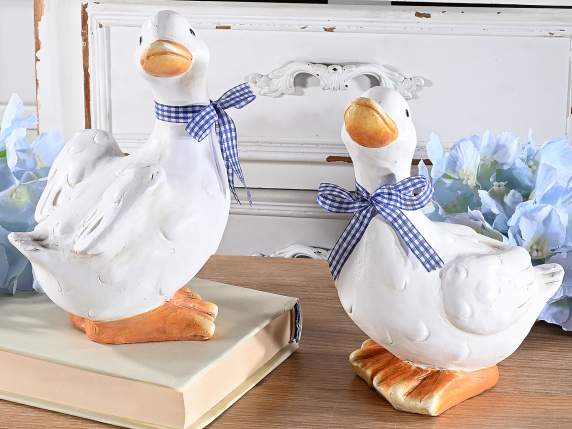 Rață din ceramică cu fundă din țesătură cu carouri