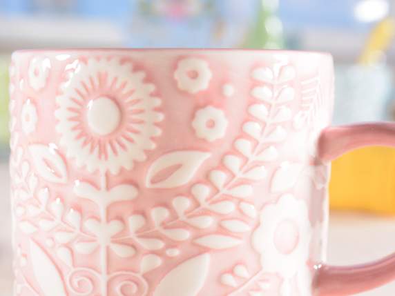 Cana de portelan de 350 ml cu decoratiuni florale in relief