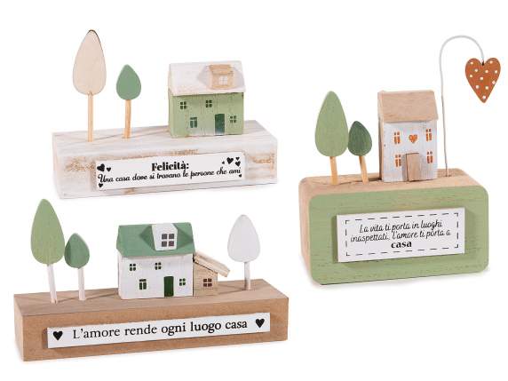 Peisaj decorativ din lemn cu case, copaci și scrieri