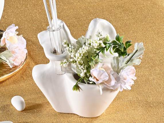 Fețe de porțelan îndrăgostite de inimă de aur până la parfum