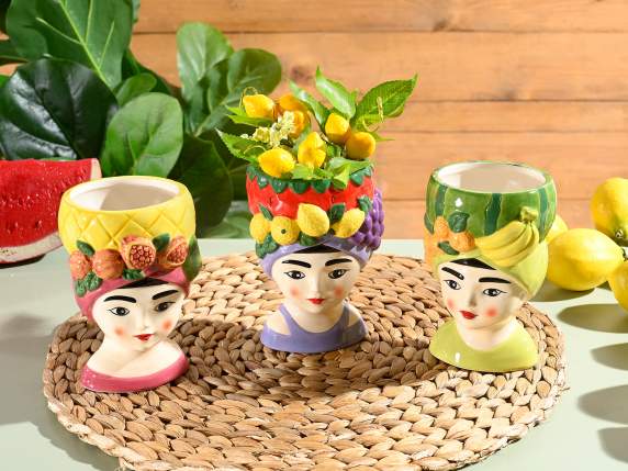Vaza din ceramica colorata lucioasa cu fata de femeie cu fru