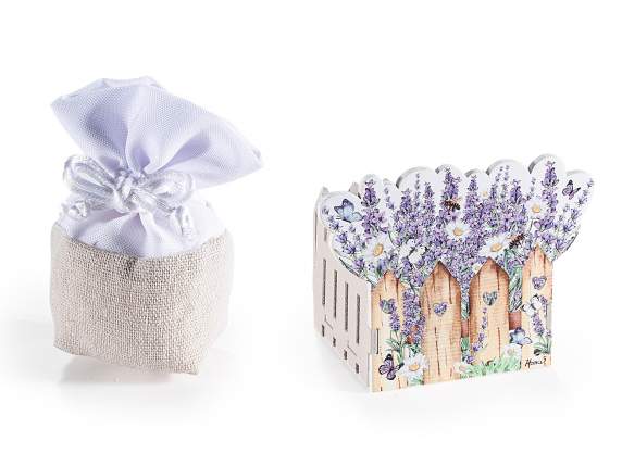 Cesta madera adornos lavanda y bolsa de tela bicolor