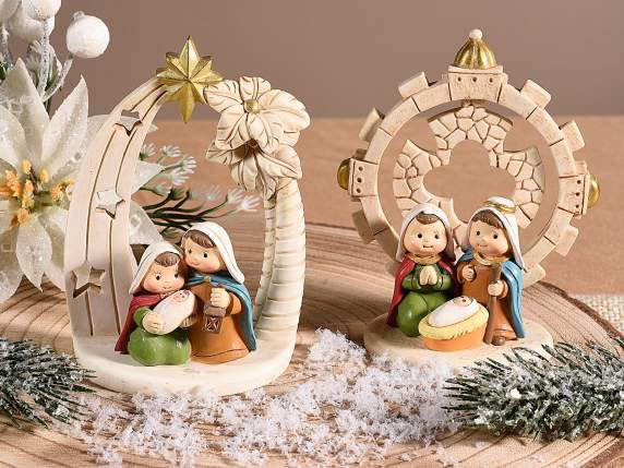 Crèche en résine colorée avec détails dorés