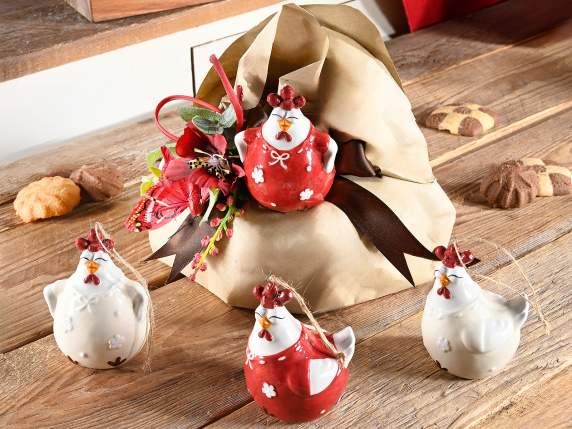 Găină din ceramică lucioasă decorată pentru agățat