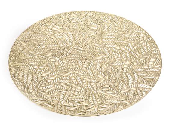 Golden round placemat with carved leaf decorations