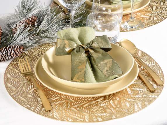 Golden round placemat with carved leaf decorations