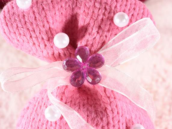Gnome en tissu avec coeur en tissu et perles sur chapeau