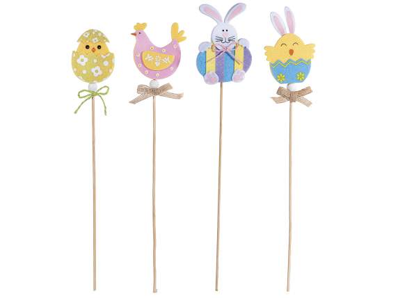 Personnage en tissu de Pâques sur bâton en bois