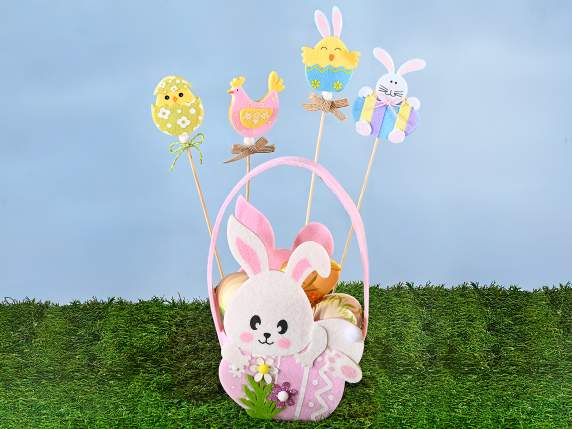 Personnage en tissu de Pâques sur bâton en bois