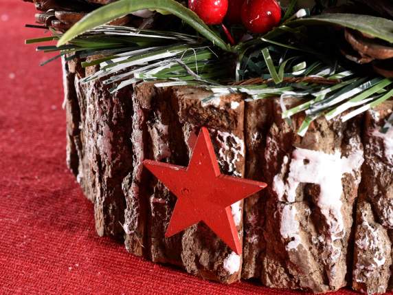 Centrotavola portacandela in vetro e legno con bacche, pigne