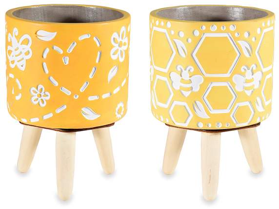 Vaso in cemento su treppiede in legno con decori Bee Honey