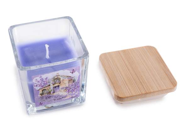 Bougie parfumée dans un pot en verre avec bouchon