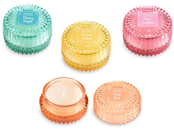 Bougie parfumée dans un pot en verre moleté avec couvercle