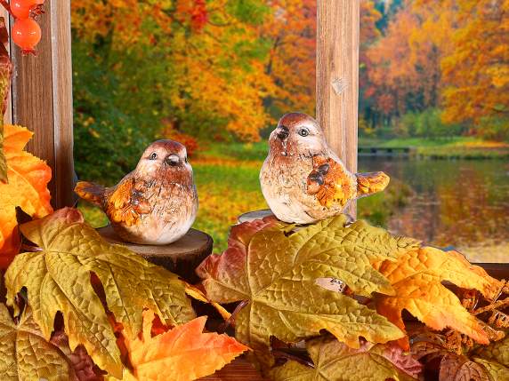 Oiseau en terre cuite brillante avec décorations de feuilles