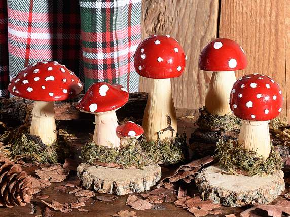 Lot de 5 champignons en résine colorés avec de la mousse
