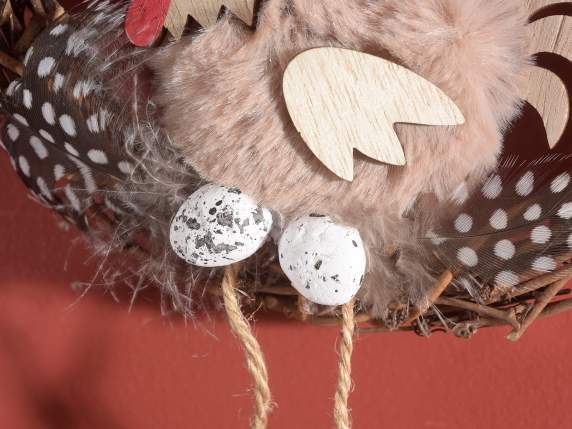 Wooden garland with hen and feathers to hang