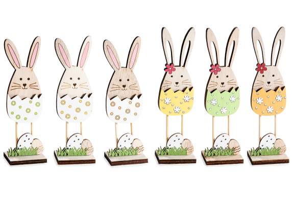 Iepuraș de lemn cu ouă colorate de pus deasupra