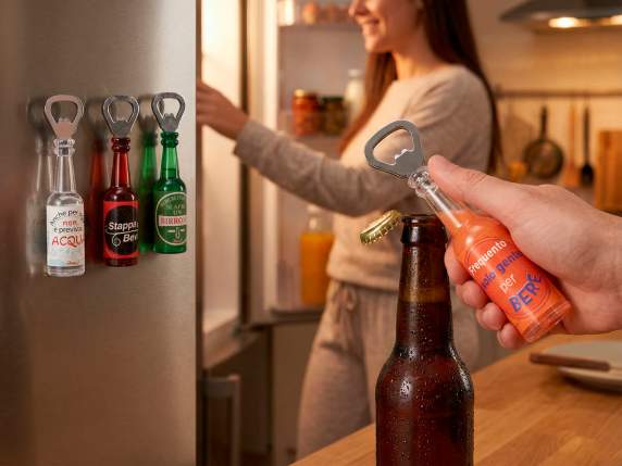 Apribottiglie magnetico a bottiglia con calamita