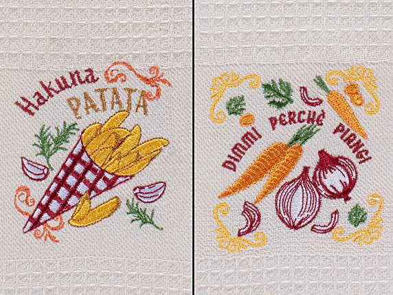 Asciugapiatti ricamato in cotone con cucchiaio legno