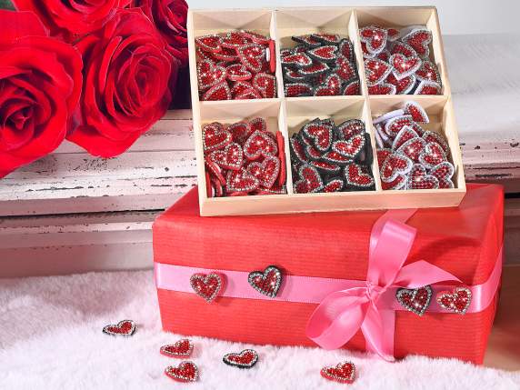 Espositore 144 cuori in panno con strass e biadesivo