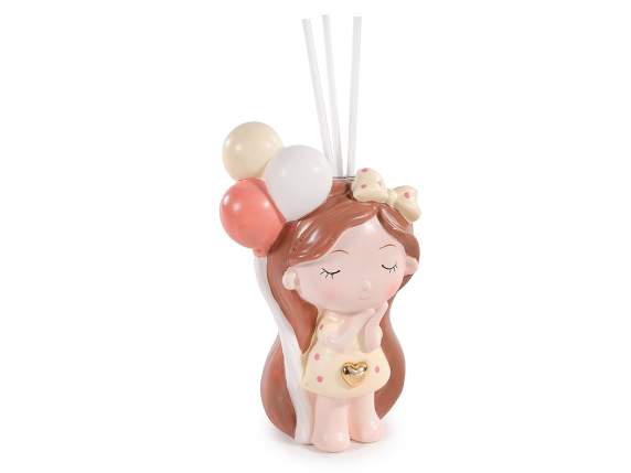 Bimba porcellana con palloncini, cuore, stick per profumare