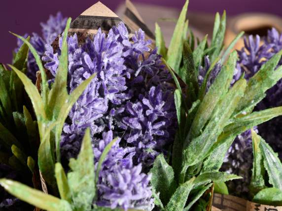 Bouquet in carta kraft con lavanda artificiale